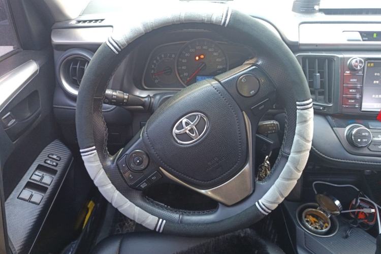 Used Toyota RAV4 2015 2.0L CVT Two-Wheel Drive Fashion Edition Steering Wheel