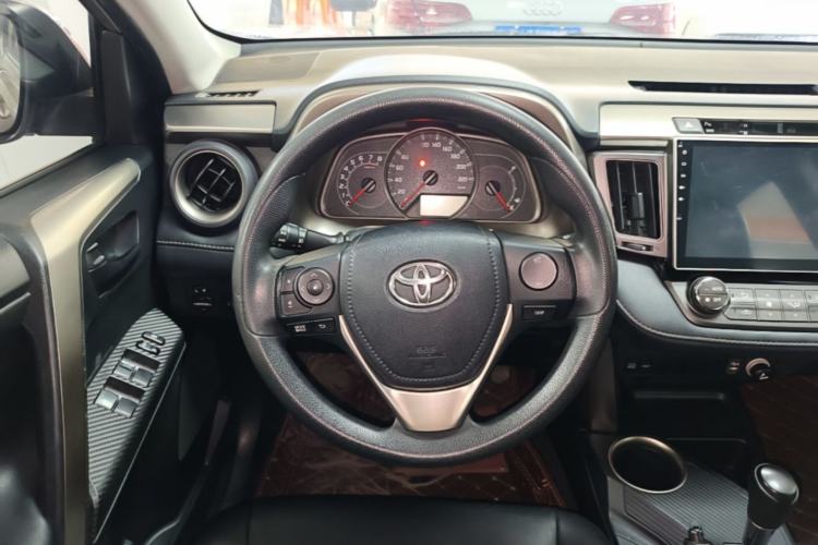 Used Toyota RAV4 2015 2.0L CVT Two-Wheel Drive Fashion Edition Steering Wheel