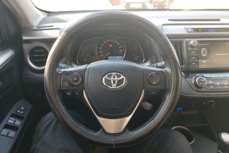 Used Toyota RAV4 2015 2.5L Automatic 4x4 Elite Edition Steering Wheel