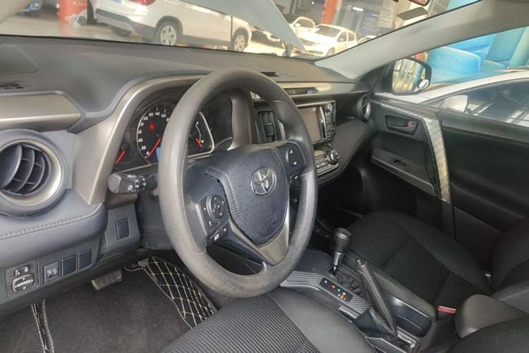 Used Toyota RAV4 2015 2.0L CVT Two-Wheel Drive Fashion Edition Steering Wheel