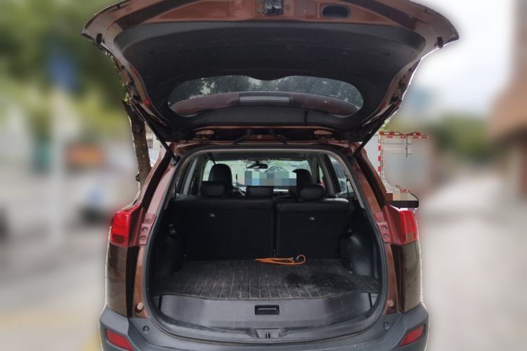 Used Toyota RAV4 2015 2.0L CVT Two-Wheel Drive Fashion Edition Trunk