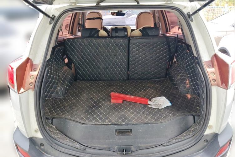 Used Toyota RAV4 2015 2.0L CVT Four-Wheel Drive New Edition Trunk
