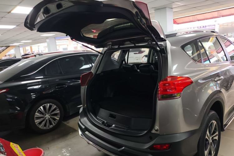 Used Toyota RAV4 2015 2.0L CVT Two-Wheel Drive Fashion Edition Trunk