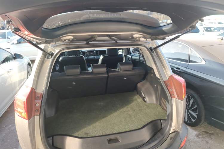 Used Toyota RAV4 2015 2.5L Automatic 4x4 Elite Edition Trunk