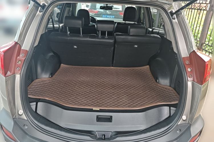 Used Toyota RAV4 2015 2.5L Automatic 4x4 Elite Edition Trunk