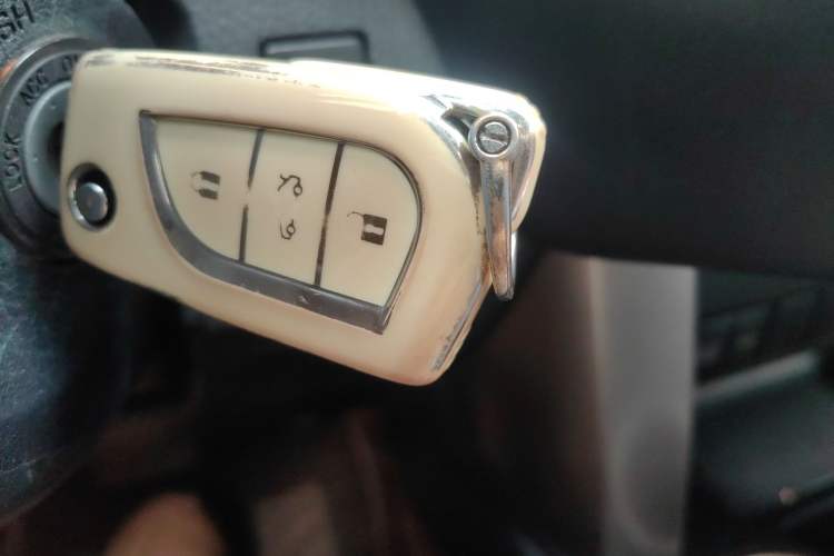 Used Toyota RAV4 2015 2.0L CVT Two-Wheel Drive Fashion Edition Vehicle Key
