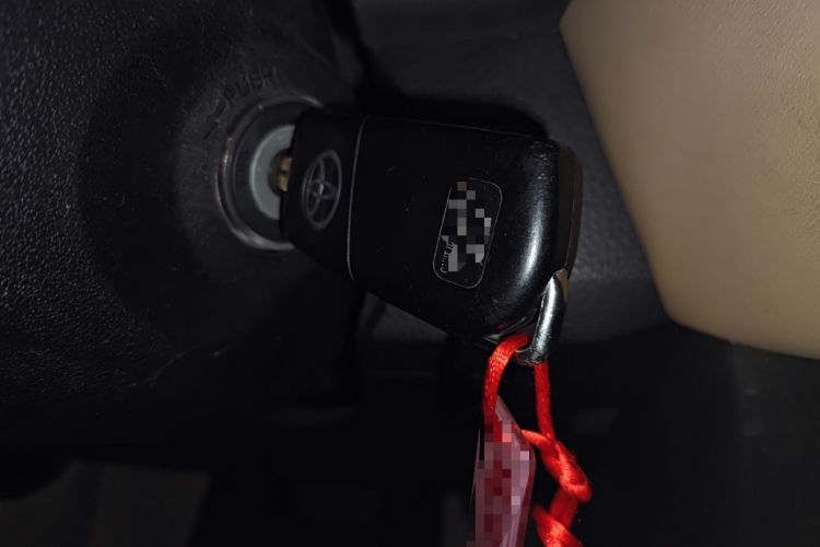 Used Toyota RAV4 2015 2.0L CVT Two-Wheel Drive Fashion Edition Vehicle Key