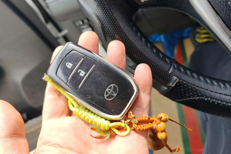 Used Toyota RAV4 2015 2.0L CVT Four-Wheel Drive New Edition Vehicle Key