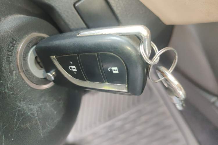 Used Toyota RAV4 2015 2.0L CVT Two-Wheel Drive Urban Edition Vehicle Key