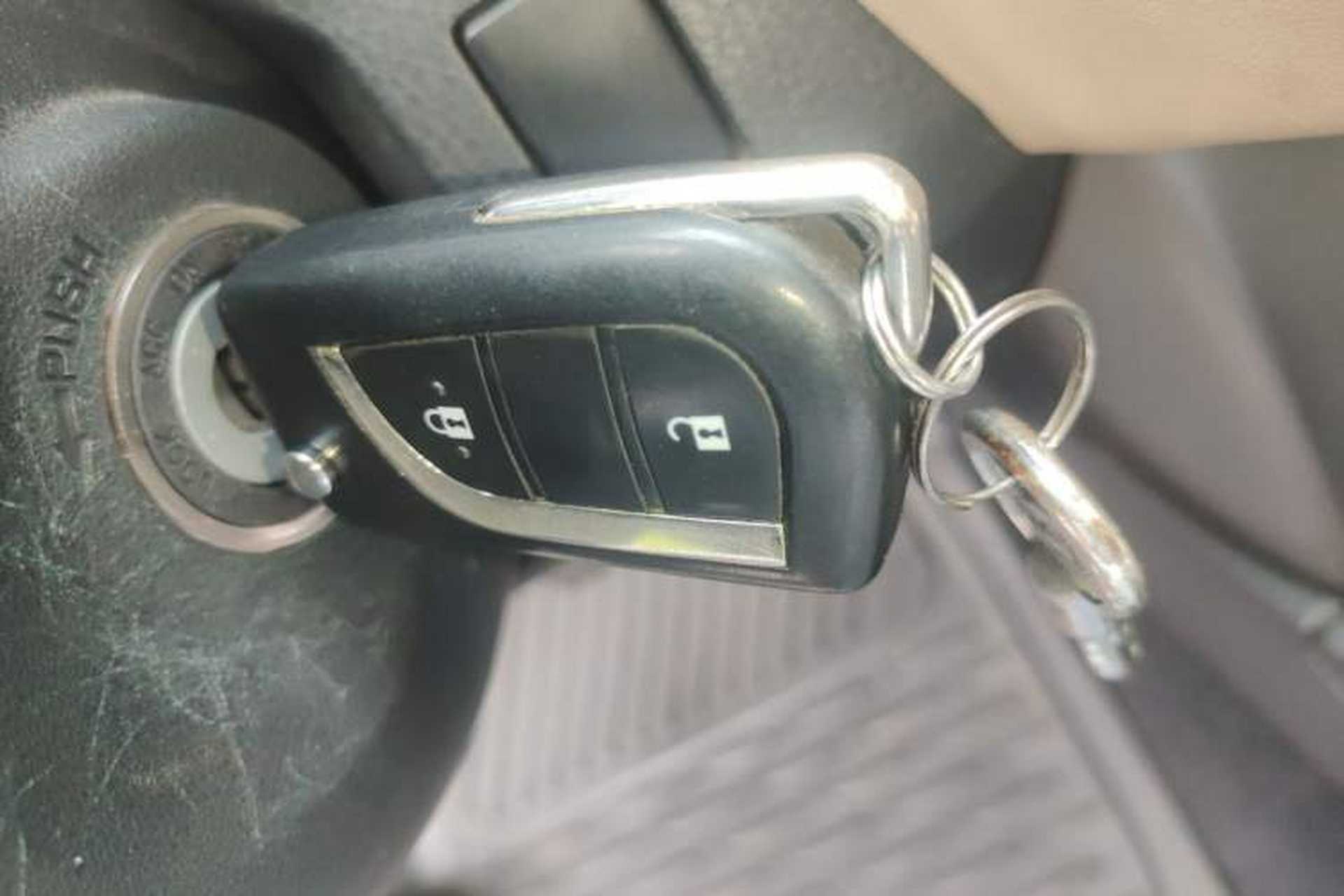 Used Toyota RAV4 2015 2.0L CVT Two-Wheel Drive Urban Edition Vehicle Key