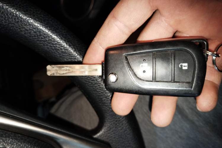 Used Toyota RAV4 2015 2.0L CVT Two-Wheel Drive Fashion Edition Vehicle Key