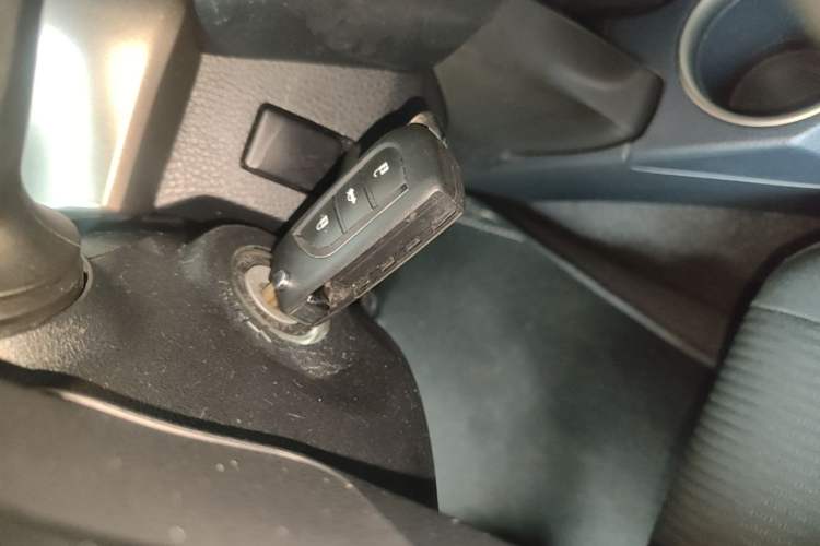 Used Toyota RAV4 2015 2.0L CVT Two-Wheel Drive Fashion Edition Vehicle Key