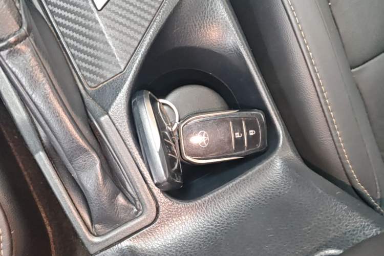 Used Toyota RAV4 2015 2.5L Automatic 4x4 Elite Edition Vehicle Key