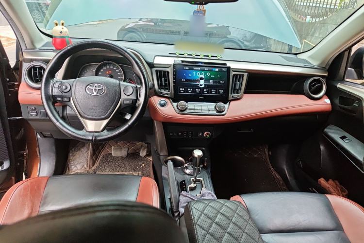 Used Toyota RAV4 2015 2.5L Automatic 4x4 Elite Edition Center Console