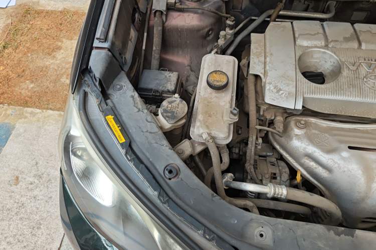 Used Toyota RAV4 2015 2.5L Automatic 4x4 Elite Edition Engine Bay Right