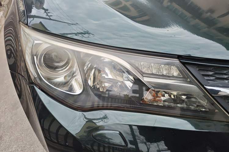 Used Toyota RAV4 2015 2.5L Automatic 4x4 Elite Edition Right Front Headlight