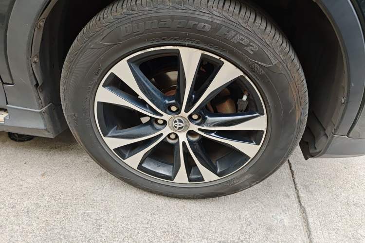 Used Toyota RAV4 2015 2.5L Automatic 4x4 Elite Edition Right Front Wheel Hub