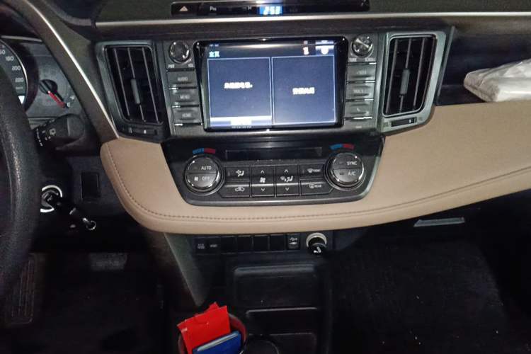Used Toyota RAV4 2015 2.0L CVT Two-Wheel Drive Fashion Edition Audio And AC Panel