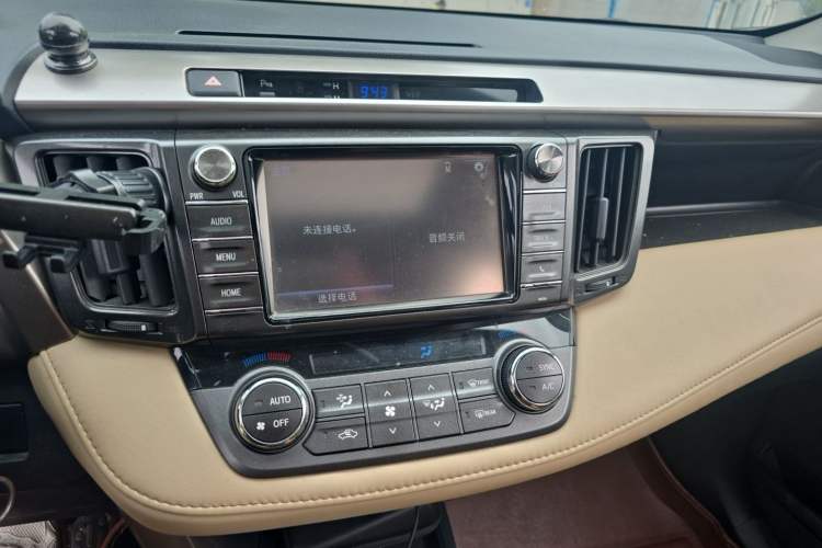 Used Toyota RAV4 2015 2.0L CVT Two-Wheel Drive Fashion Edition Audio And AC Panel