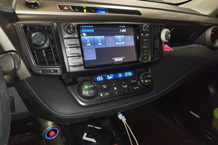 Used Toyota RAV4 2015 2.0L CVT Two-Wheel Drive Fashion Edition Audio And AC Panel