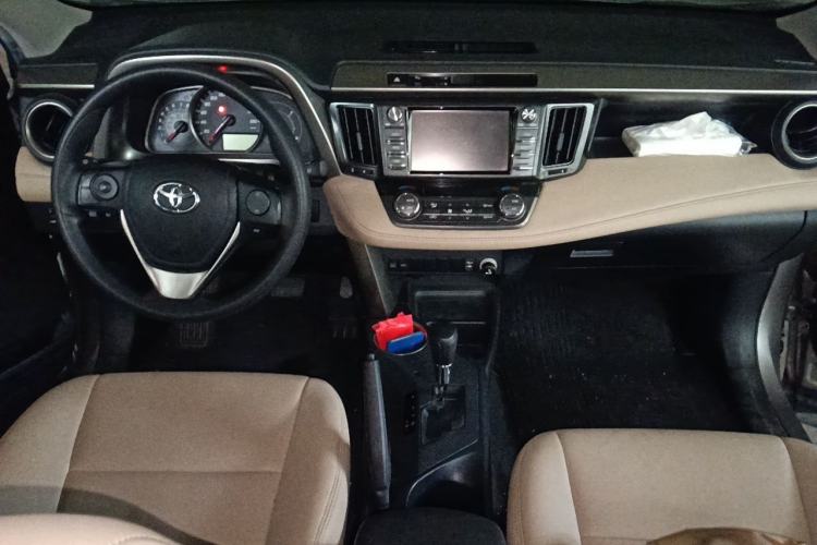 Used Toyota RAV4 2015 2.0L CVT Two-Wheel Drive Fashion Edition Center Console