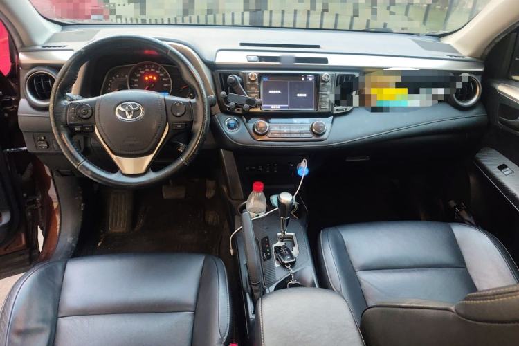 Used Toyota RAV4 2015 2.5L Automatic 4x4 Elite Edition Center Console