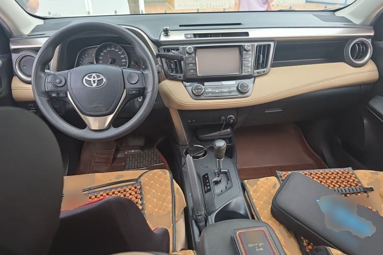 Used Toyota RAV4 2015 2.0L CVT Two-Wheel Drive Fashion Edition Center Console