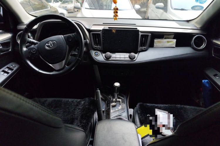 Used Toyota RAV4 2015 2.5L Automatic 4x4 Elite Edition Center Console