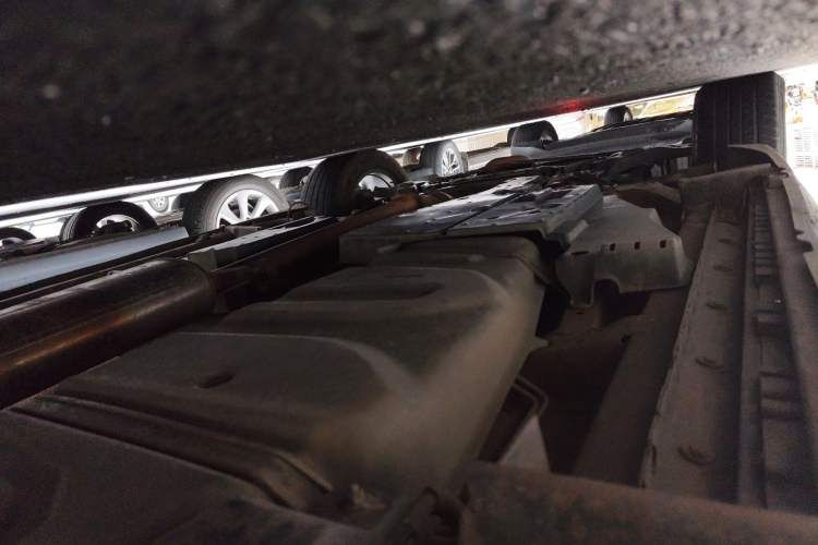 Used Toyota RAV4 2015 2.5L Automatic 4x4 Elite Edition Chassis Rear Left