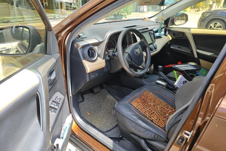Used Toyota RAV4 2015 2.0L CVT Two-Wheel Drive Urban Edition Driver Seat