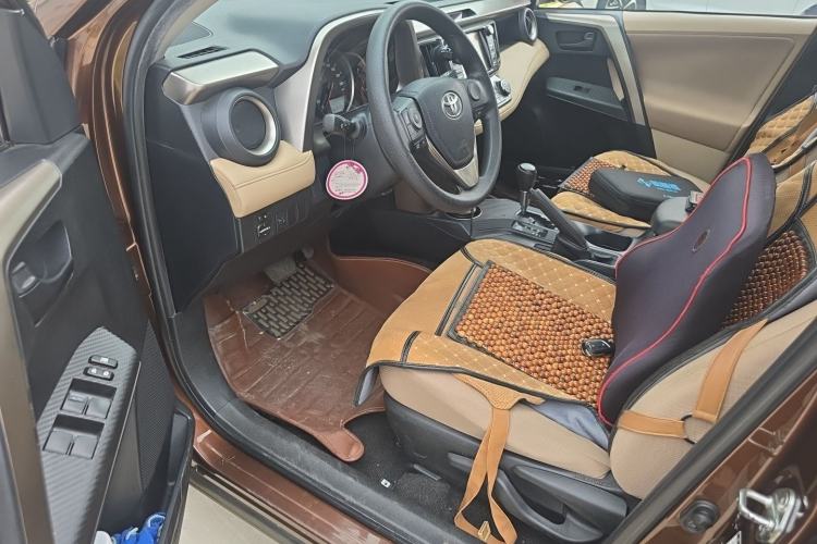Used Toyota RAV4 2015 2.0L CVT Two-Wheel Drive Fashion Edition Driver Seat