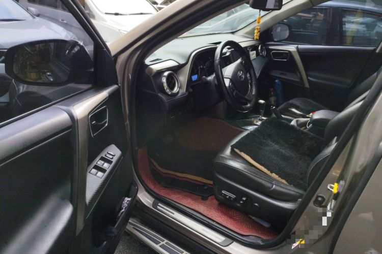 Used Toyota RAV4 2015 2.5L Automatic 4x4 Elite Edition Driver Seat