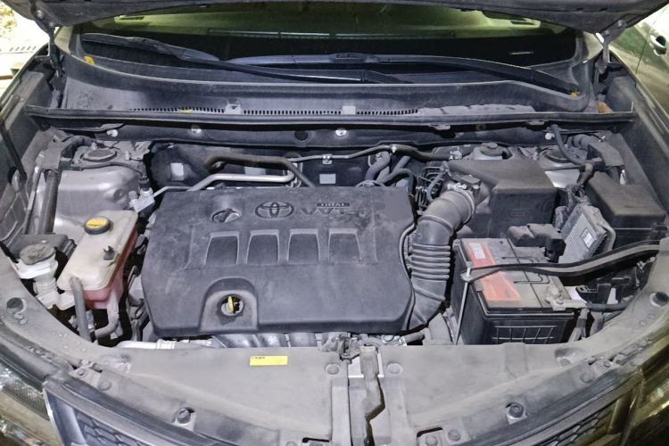 Used Toyota RAV4 2015 2.0L CVT Two-Wheel Drive Fashion Edition Engine Bay
