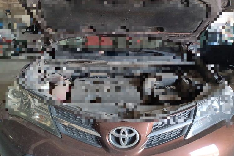 Used Toyota RAV4 2015 2.0L CVT Two-Wheel Drive Fashion Edition Engine Bay