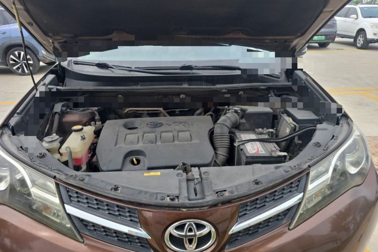 Used Toyota RAV4 2015 2.0L CVT Two-Wheel Drive Fashion Edition Engine Bay