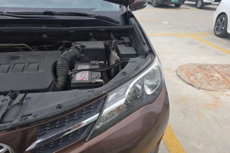 Used Toyota RAV4 2015 2.0L CVT Two-Wheel Drive Fashion Edition Engine Bay Left