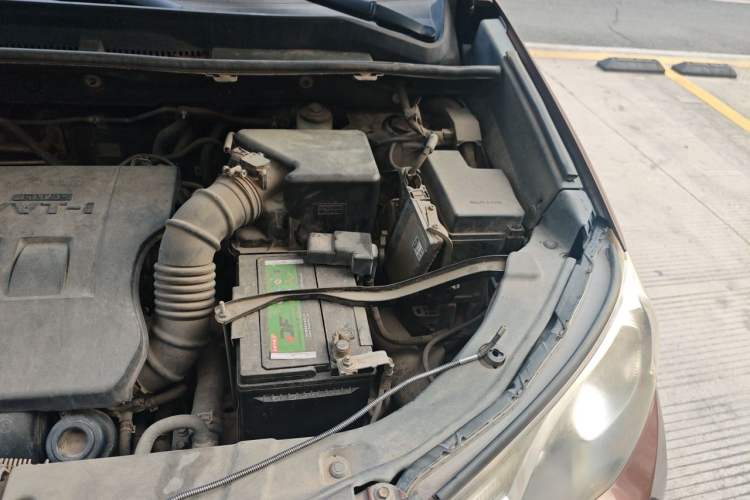 Used Toyota RAV4 2015 2.0L CVT Two-Wheel Drive Fashion Edition Engine Bay Left