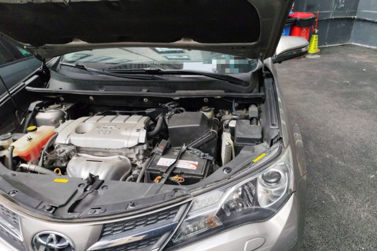 Used Toyota RAV4 2015 2.5L Automatic 4x4 Elite Edition Engine Bay Left