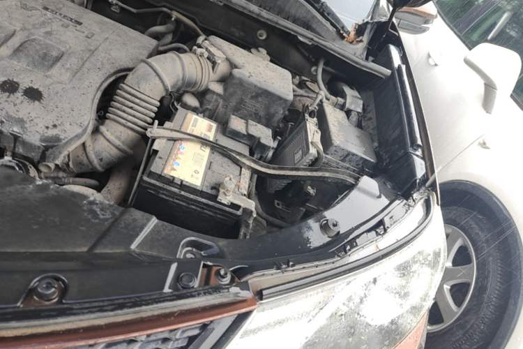 Used Toyota RAV4 2015 2.0L CVT Two-Wheel Drive Fashion Edition Engine Bay Left