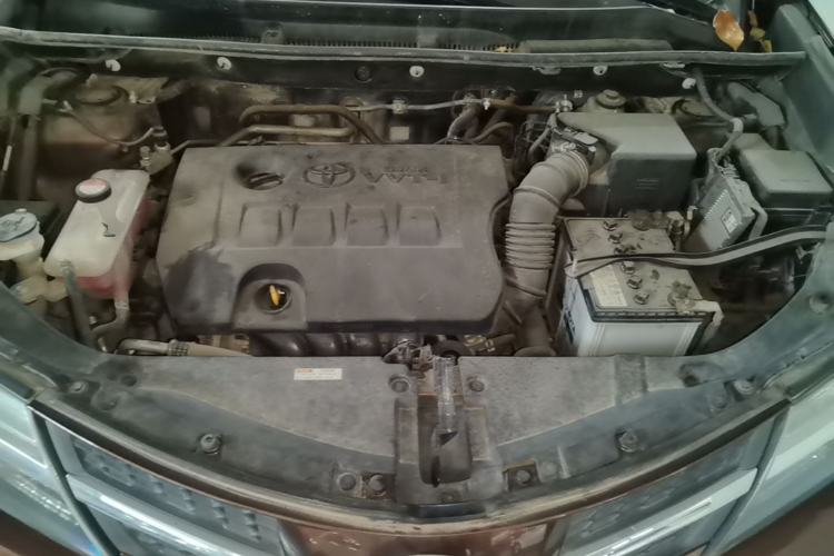 Used Toyota RAV4 2015 2.0L CVT Two-Wheel Drive Fashion Edition Engine Bay