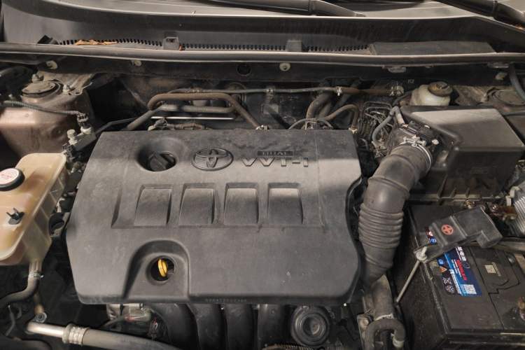 Used Toyota RAV4 2015 2.0L CVT Two-Wheel Drive Fashion Edition Engine Bay