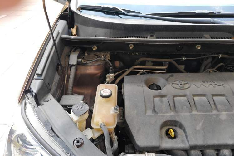 Used Toyota RAV4 2015 2.0L CVT Two-Wheel Drive Urban Edition Engine Bay Right
