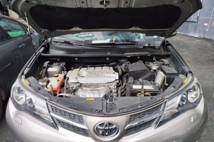 Used Toyota RAV4 2015 2.5L Automatic 4x4 Elite Edition Engine Bay