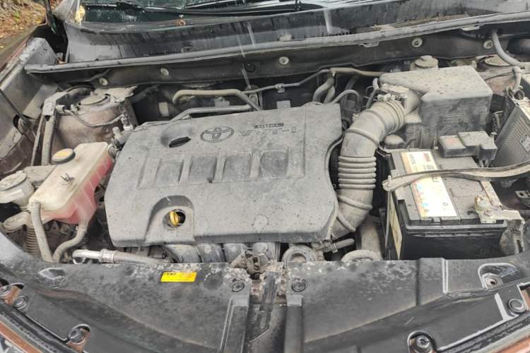 Used Toyota RAV4 2015 2.0L CVT Two-Wheel Drive Fashion Edition Engine Bay