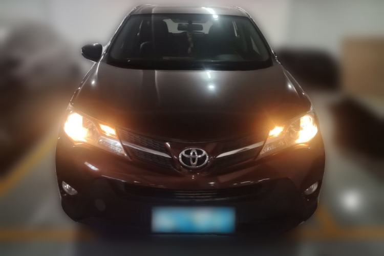 Used Toyota RAV4 2015 2.0L CVT Two-Wheel Drive Fashion Edition Front