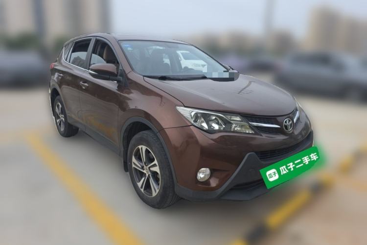 Used Toyota RAV4 2015 2.0L CVT Two-Wheel Drive Fashion Edition Front Right 45 Deg