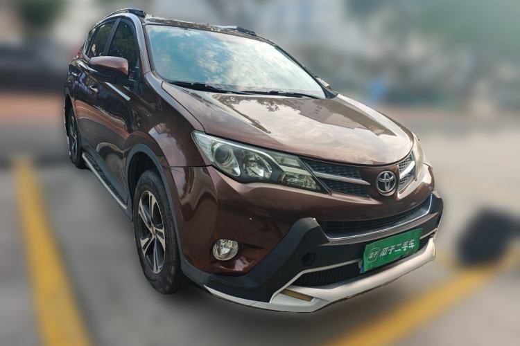 Used Toyota RAV4 2015 2.0L CVT Two-Wheel Drive Fashion Edition Front Right 45 Deg