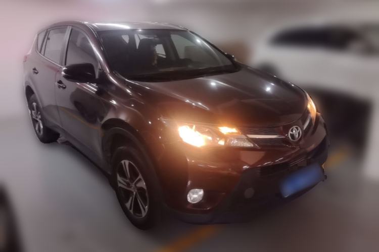 Used Toyota RAV4 2015 2.0L CVT Two-Wheel Drive Fashion Edition Front Right 45 Deg