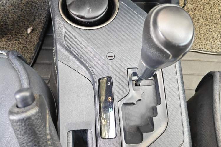 Used Toyota RAV4 2015 2.0L CVT Two-Wheel Drive Urban Edition Gear Lever