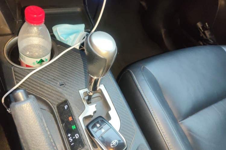 Used Toyota RAV4 2015 2.5L Automatic 4x4 Elite Edition Gear Lever